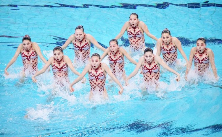 Sync or Swim: 25 Funny Photos About Synchronized Swimming