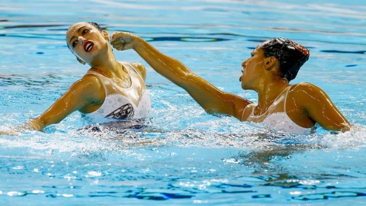 Sync or Swim: 25 Funny Photos About Synchronized Swimming