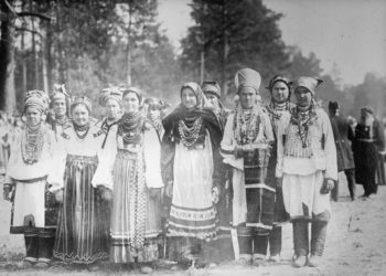 russkiy narodnyy kostyum 100 let nazad