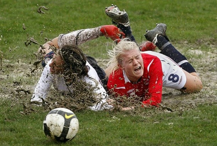 The Beauty of the Game: Stunning Shots of Women's Football