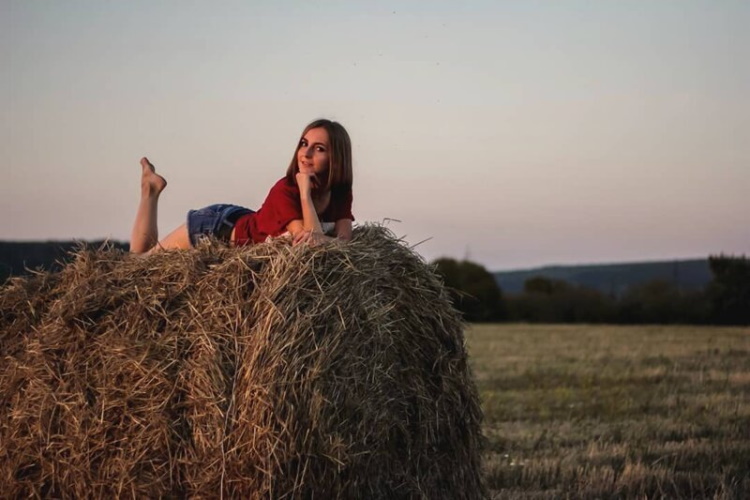 Фото в стоге сена