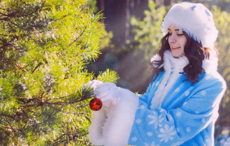 30 самых милых девушек в костюме Снегурочки