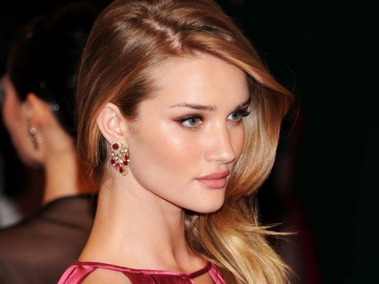 Rosie Huntington-Whiteley_Роузи Хантингтон-Уайтли_znamenitosti ukrasheniya