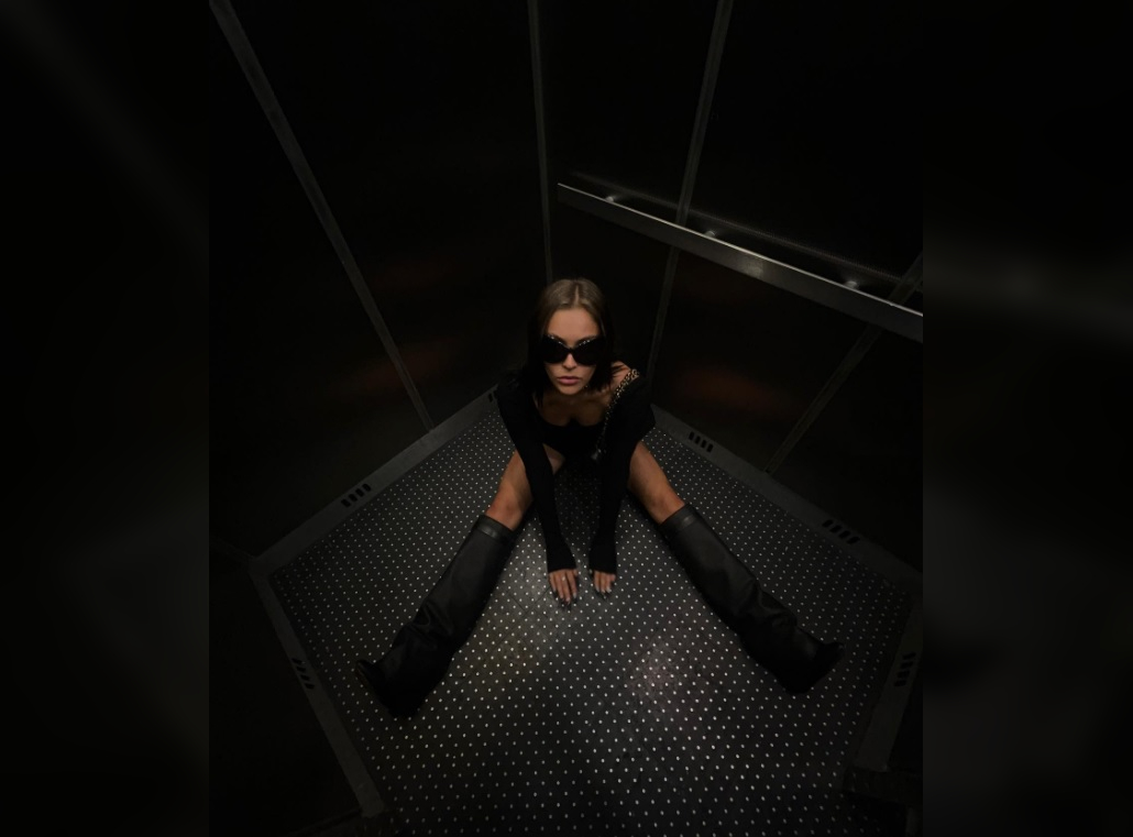 Between Floors and Giggles: Unusual Elevator Moments