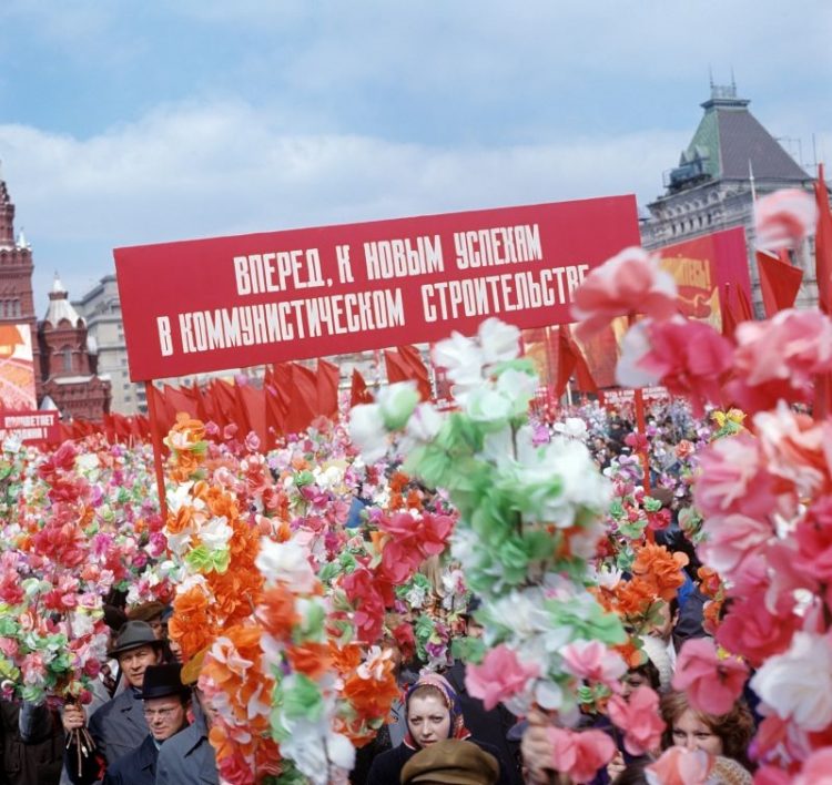 Lozungi plakaty vyveski transparanty v SSSR