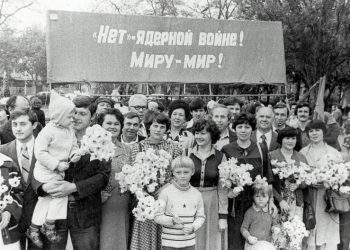 Lozungi plakaty vyveski transparanty v SSSR