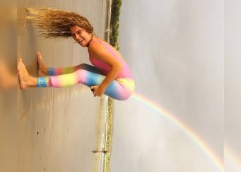 Beachside Chuckles: Candid and Amusing Moments by the Water