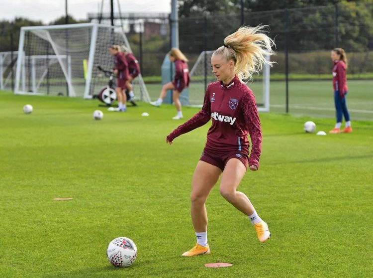 The Beauty of the Game: Stunning Shots of Women's Football