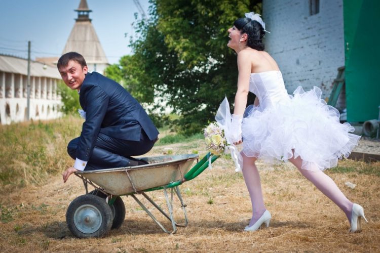 Incredibly Funny Wedding Photos