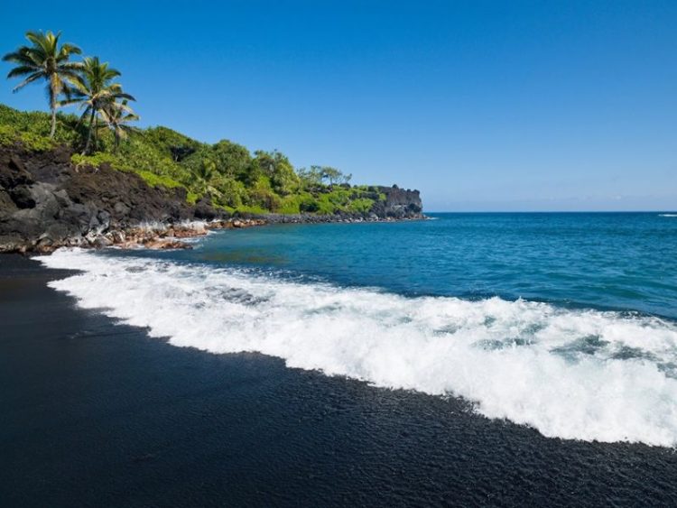 black beach hawaii