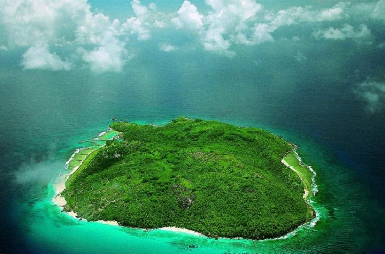 Необитаемые острова - таинственные миры, затерянные среди океанов